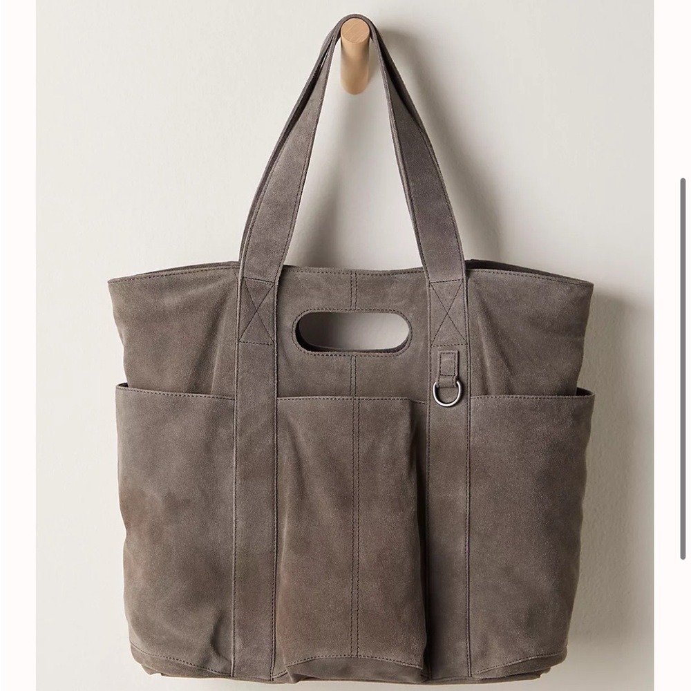 Free People Suede Caravan Tote %100‎ Leather (suede) in grey NEVER USED